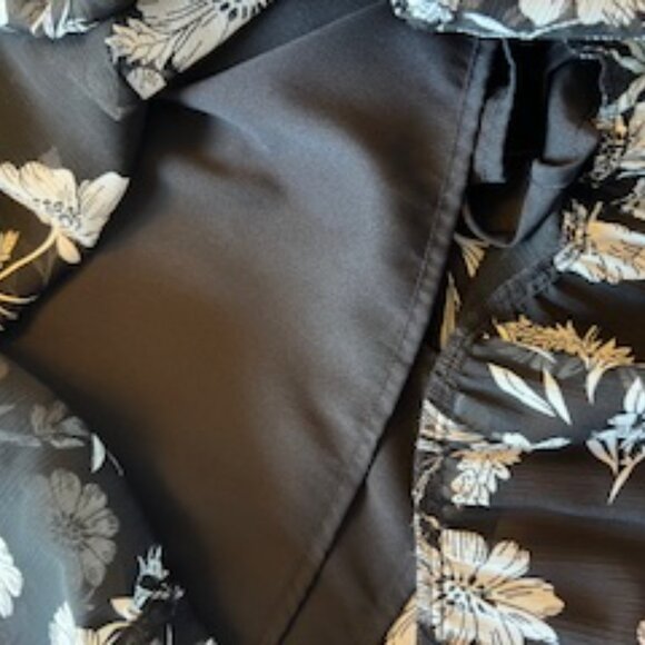 J. Crew Mercantile Maxi Dress Black/White Floral Tiered Strappy, Size 8 - Picture 4 of 11